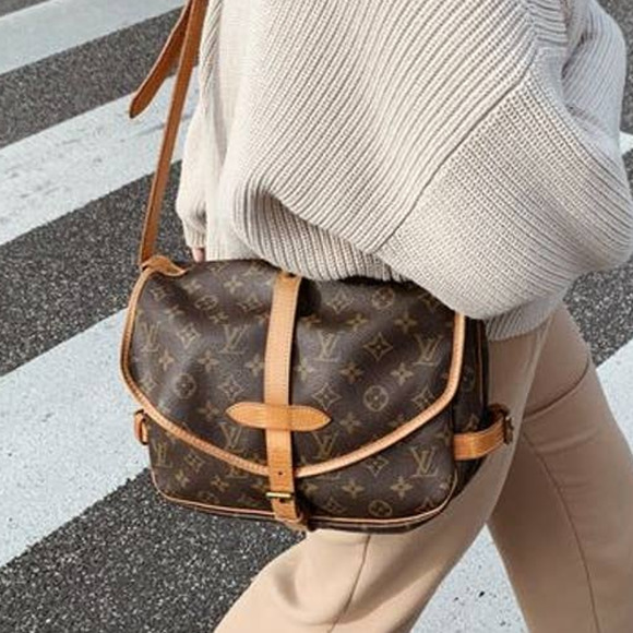 Louis Vuitton Handbags - 💎✨CHARMING✨💎AUTHENTIC Louis Vuitton SAUMUR 30